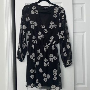 90’s STYLE- BLACK AND WHITE POPPY FLORAL LONG SLEEVED DRESS